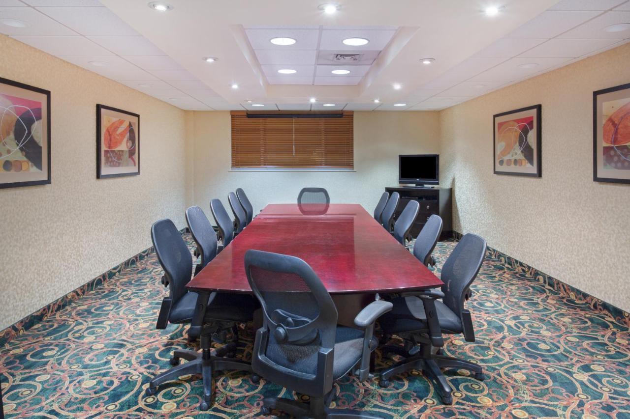 Holiday Inn Riverton-Convention Center By Ihg Buitenkant foto