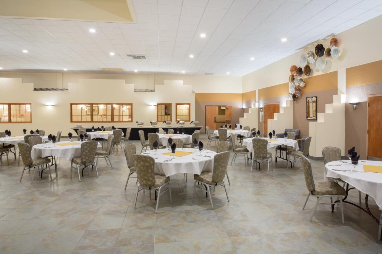 Holiday Inn Riverton-Convention Center By Ihg Buitenkant foto